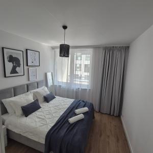 Ένα ή περισσότερα κρεβάτια σε δωμάτιο στο Apartament Near Sky Tower