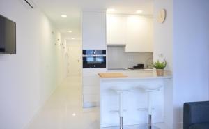 Kuchyňa alebo kuchynka v ubytovaní Apartamento Luis Morote Plaza Santa Catalina