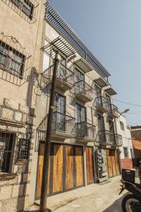 Το κτήριο όπου στεγάζεται  το διαμέρισμα