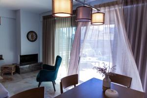 TV a/nebo společenská místnost v ubytování La Vita Villas