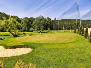 Golf v hotelu nebo okolí