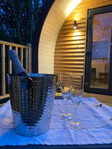 Nápoje v ubytování Campsie Luxury Pods with hot tub
