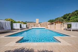 Bazén v ubytování Domaine Ribiera, Hotel 5 Etoiles, SPA & Golf - Forcalquier nebo v jeho okolí