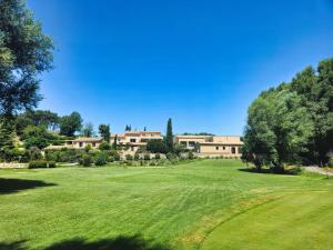 Zahrada ubytování Domaine Ribiera, Hotel 5 Etoiles, SPA & Golf - Forcalquier