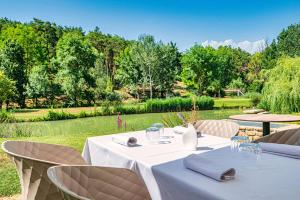 Zahrada ubytování Domaine Ribiera, Hotel 5 Etoiles, SPA & Golf - Forcalquier