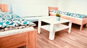 Posteľ alebo postele v izbe v ubytovaní ZAROHEM 2 bedrooms APARTMENT in center with balcony