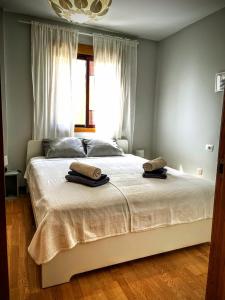 a bedroom with a bed with two towels on it at La Pura Vida in Tazacorte