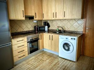 a kitchen with a washing machine and a microwave at La Pura Vida in Tazacorte