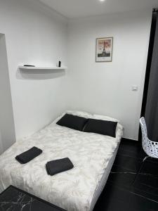 En eller flere senge i et værelse på Studio aiguebelle