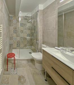 a bathroom with a toilet and a tub and a sink at Studio Brides les Bains Savoie in Brides-les-Bains