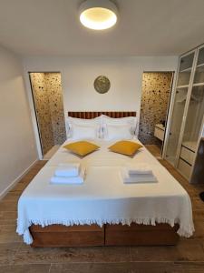 Ένα ή περισσότερα κρεβάτια σε δωμάτιο στο Hedonist Hvar with jacuzzi