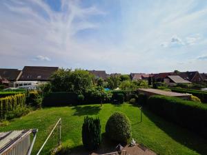 a backyard with a lawn with trees and bushes at 3 Zimmer Wohnung EG in Bocholt