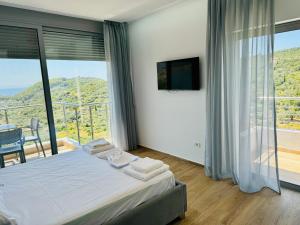 Zdjęcie z galerii obiektu Petros rooms w mieście Himara +61 zdjęć