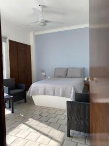 a bedroom with a bed and a ceiling fan at Depa BN 06 in Barra de Navidad