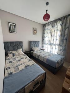 Ένα ή περισσότερα κρεβάτια σε δωμάτιο στο Joli Appartement Bord de Mer à Plage des Nation