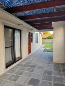 a porch of a house with a wooden ceiling at Casa en calle Mondello, Piriápolis in Piriápolis