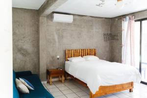 Postel nebo postele na pokoji v ubytování Desert Heart Hostel