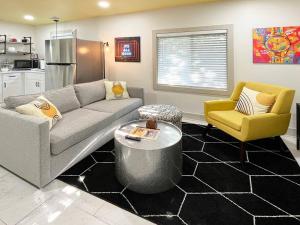 Posezení v ubytování BNA Bungalow + 21 fotografií