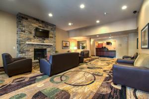 A seating area at Cobblestone Inn & Suites - Holyoke