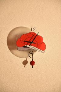 a clock on a ceiling with a red face on it at Kleines Ferienhaus in Umkirch in Umkirch