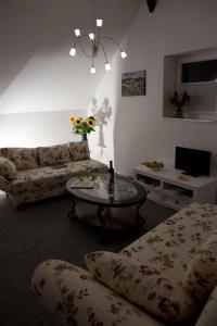 a living room with a couch and a table at Kleines Ferienhaus in Umkirch in Umkirch +1 photo