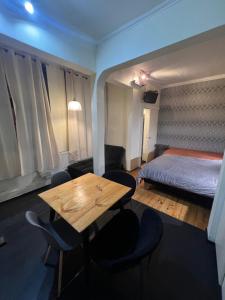 Gallery image of AMSTELHUIS APARTMENTS PROVIDENCIA Santiago Baquedano in Santiago