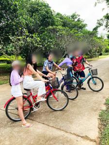 Gallery image of บ้านอบอุ่น By The Mountain Ozoneบ้านโอโซนขุนเขาแก่งกระจาน in Ban Song Phi Nong