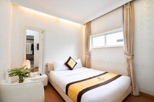 Postel nebo postele na pokoji v ubytování Golden Star Hotel