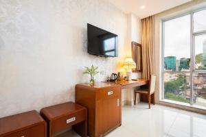 TV a/nebo společenská místnost v ubytování Golden Star Hotel