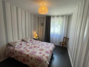 Posteľ alebo postele v izbe v ubytovaní Maison charmante à Concarneau avec spa extérieur