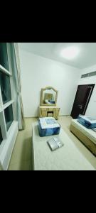 a room with two beds and a mirror at عجمان النعمية in Ajman 