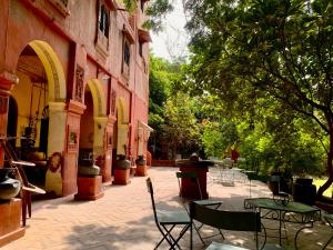 a courtyard with tables and chairs and a building at Bhairon villas in Bikaner
