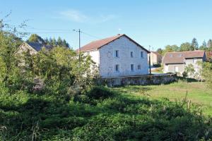 an old house in the middle of a field at Le monteil in Saint-Sornin-Leulac