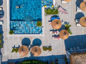 Бассейн в Manolya Hotel или поблизости