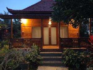 Bangunan di mana terletaknya vila ini