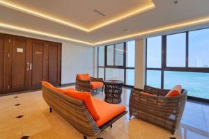 Predel za sedenje v nastanitvi FIRST CLASS 1BR Anantara The Palm Hotel