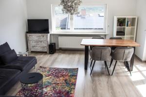 a living room with a table and a couch at Schöne Ferienwohnung in der Welterbe Region in Trechtingshausen