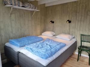 Postel nebo postele na pokoji v ubytování Klåveröd logi & café