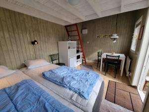 Postel nebo postele na pokoji v ubytování Klåveröd logi & café