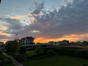 a view of a sunset with buildings in the background at Studio E32 Atia Resort Chernomoretz in Chernomorets