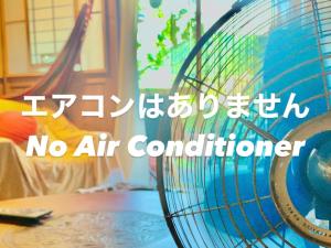 a blue fan sitting on top of a table at The Otaornai Backpacker's Hostel Morinoki in Otaru