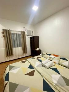 Postel nebo postele na pokoji v ubytování Moalboal Panagsama beach TopBudz Hostel