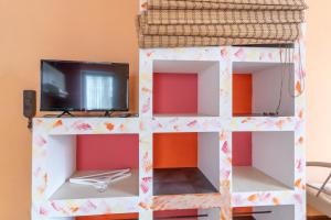 TV a/nebo společenská místnost v ubytování Arbeiterapartment mit 2 Betten, Küche, Bad