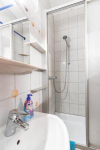 Koupelna v ubytování Arbeiterapartment mit 2 Betten, Küche, Bad