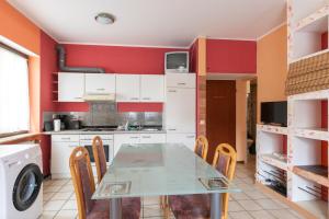 Kuchyň nebo kuchyňský kout v ubytování Arbeiterapartment mit 2 Betten, Küche, Bad + 12 fotografií