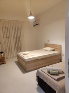 Postel nebo postele na pokoji v ubytování Janel Apartments