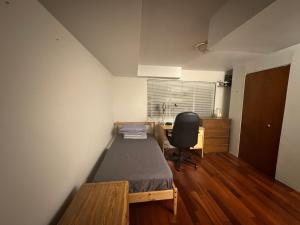 Fotografie z fotogalerie ubytování Cozy and Friendly Home Single Room No Pets Allowed v destinaci Burnaby