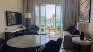 Гостиная зона в Marassi, Luxury Suite in Address Beach resort, service apartment