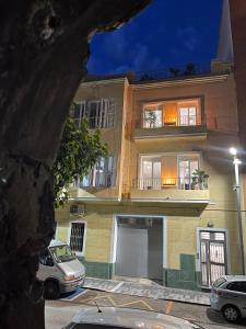 Bygningen som lejligheden ligger i + 8 billeder