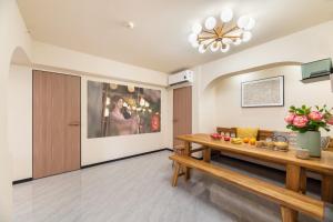 TV a/nebo společenská místnost v ubytování Guangzhou He She Art Apartment